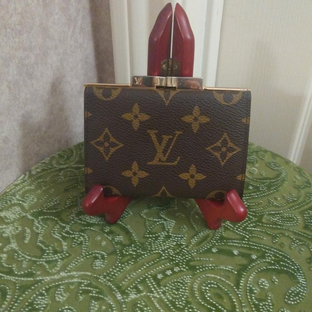 Louis Vuitton Monogram Kiss-lock Coin and Card Wallet